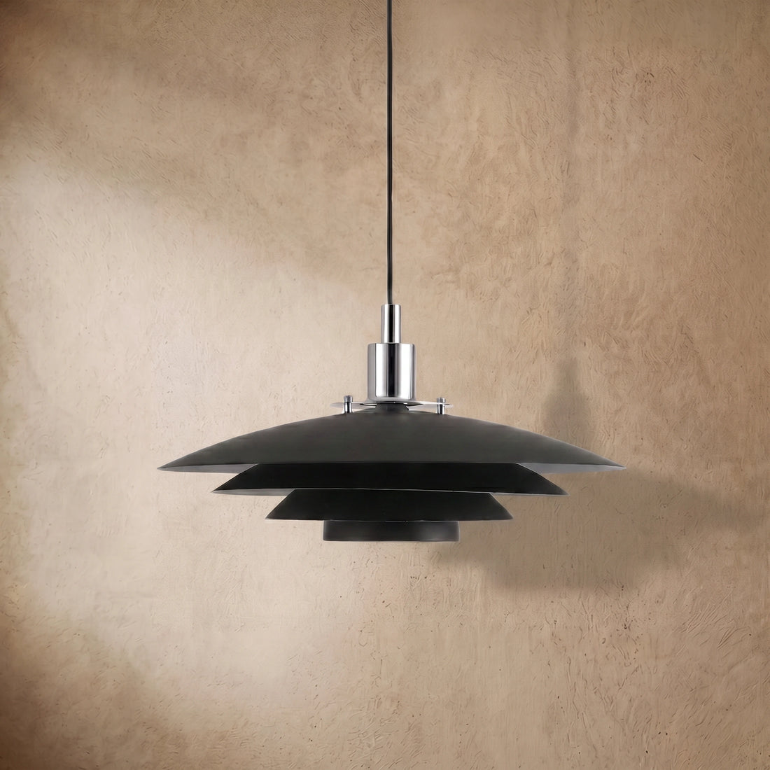 Crema Modern Metal Pendant Light — Black/White for Dining Room