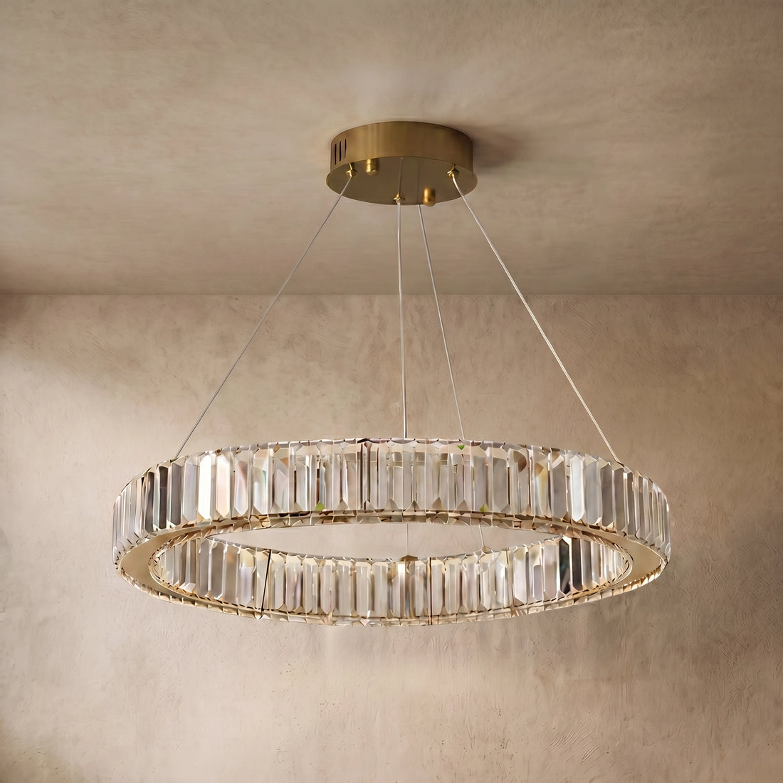 Modern Interlaced Ring Pendant Light — Radiant Gold Layered Design for Upscale Interior