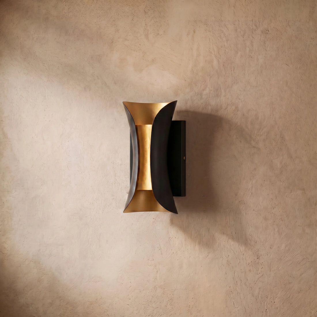 Irondale Modern Curved LED Outdoor Wall Light – Wall-Mounted Fixture for Courtyard/Patio