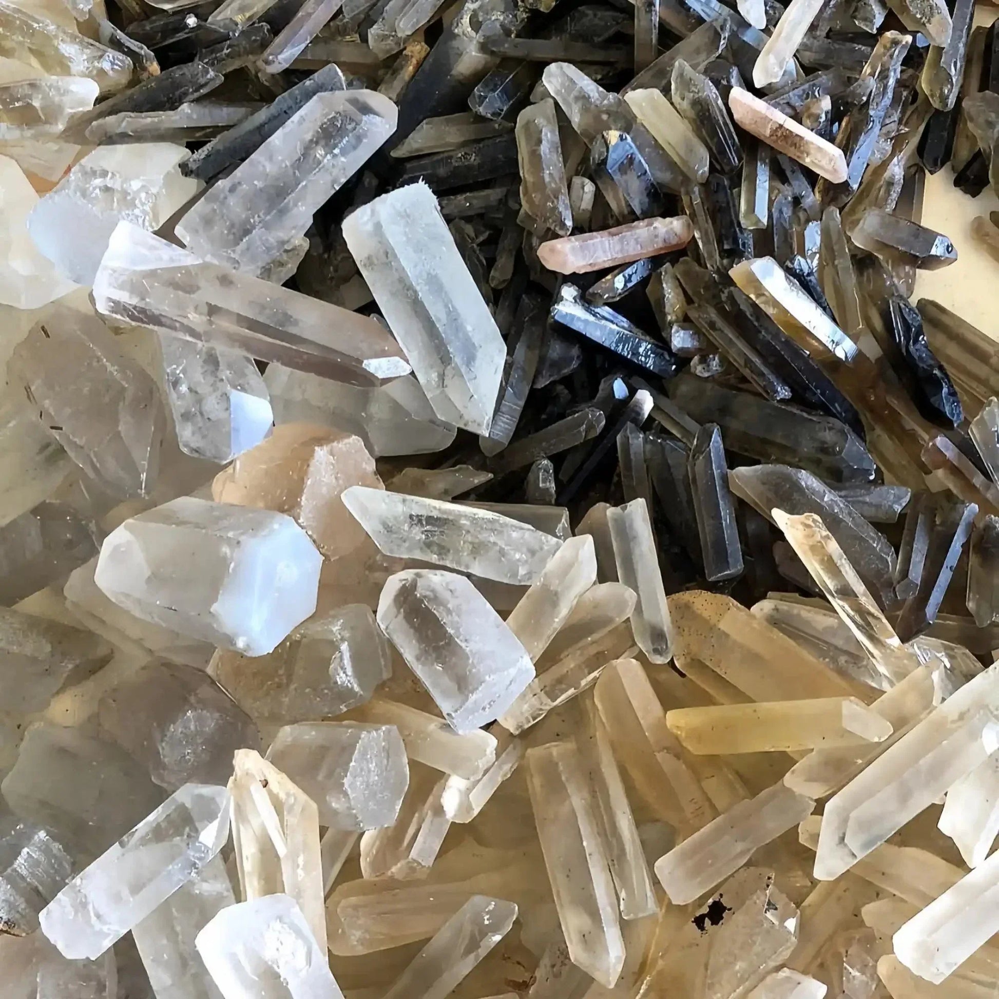 Round Modern Chandelier Brass & Clear Geode Quartz Crystal Hanging Light - Joyfuzzy